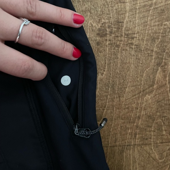 Lululemon Speed up shorts - Picture 2 of 3